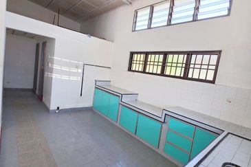 Single Storey Low Cost Corner Lot 