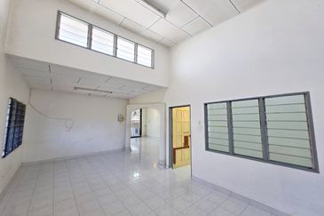 Single Storey Low Cost Corner Lot 