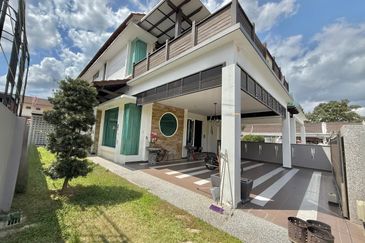 Taman Cempaka Kuning