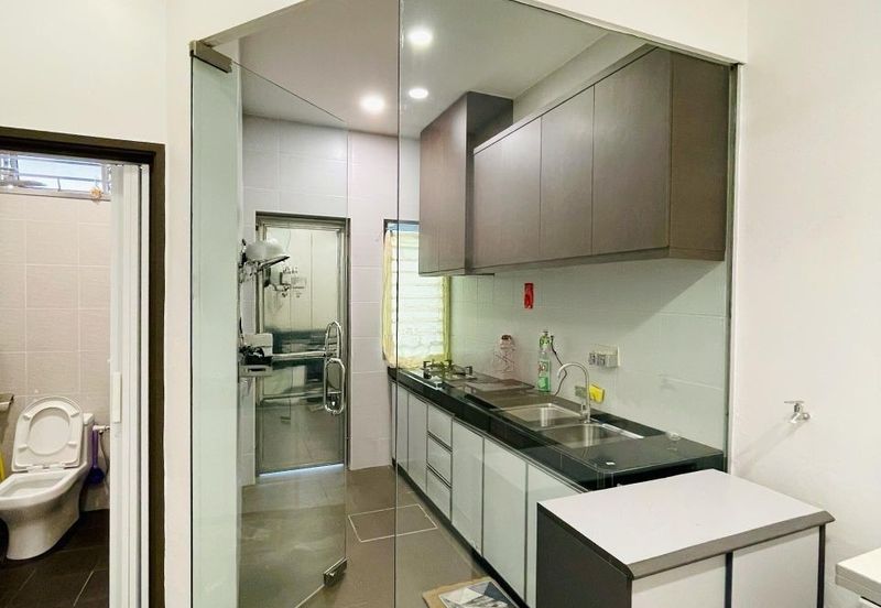 Renovated Single Storey Terrace 