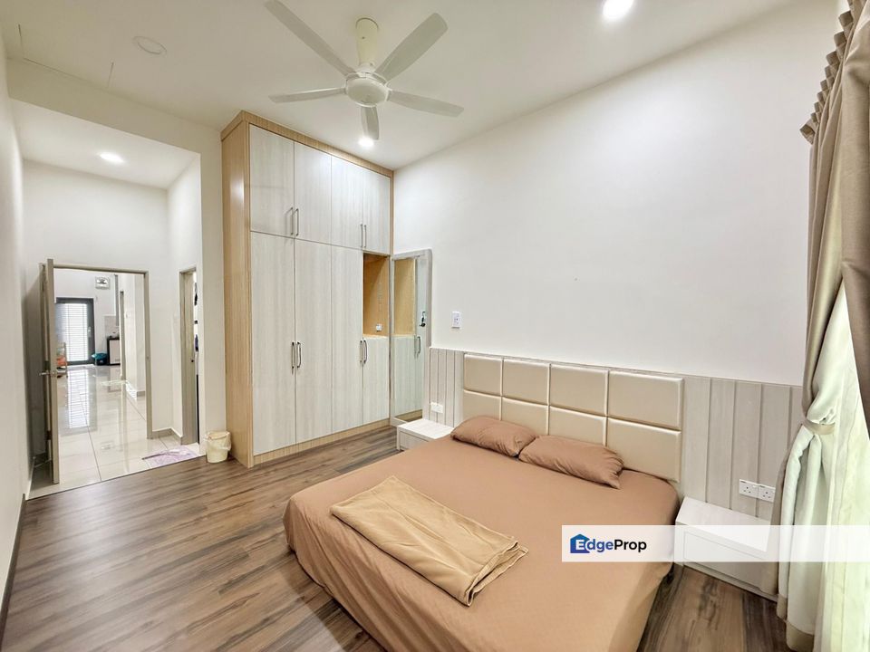 1.5 Storey Corner Lot , Johor, Batu Pahat