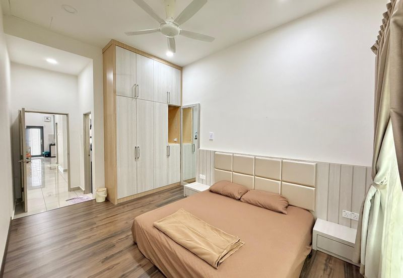 Tongkang Pecah Local Pecah