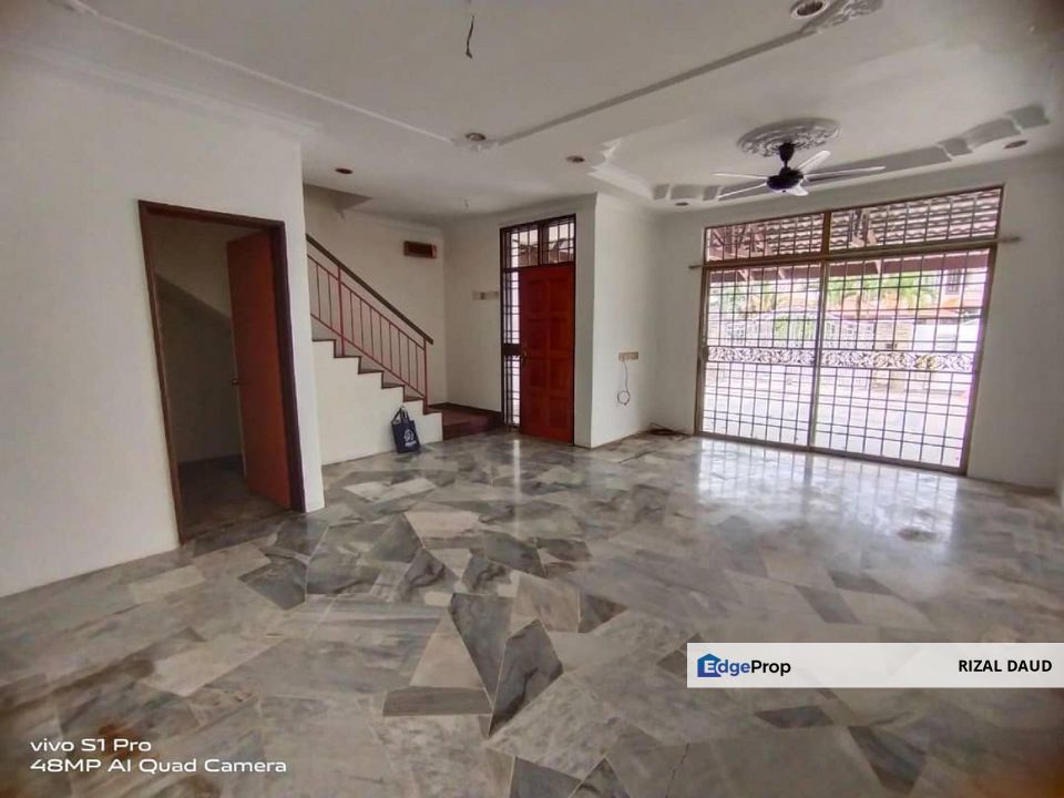 FOR SALE [RENOVATED] 2.5 STOREY TERRACE HOUSE @ TAMAN PUTRA PERMAI, SERI KEMBANGAN, Selangor, Seri Kembangan