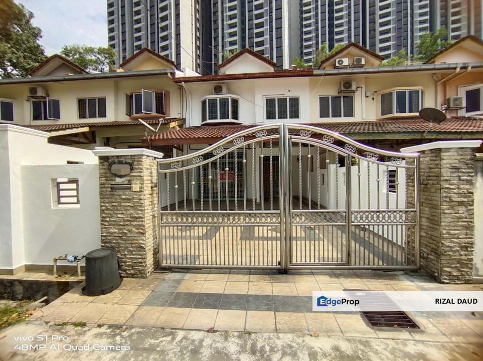 FOR SALE [RENOVATED] 2.5 STOREY TERRACE HOUSE @ TAMAN PUTRA PERMAI, SERI KEMBANGAN, Selangor, Seri Kembangan