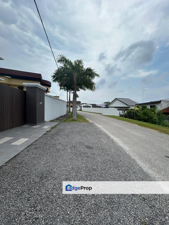 Batu Pahat Kampung Merdeka 3 storey bungalow For Sale Near EconSave, Johor, Batu Pahat