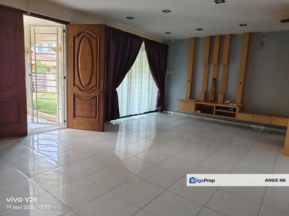 Double Storey Semi-detached Taman Evergreen Heights for sale gated & Guarded, Johor, Batu Pahat