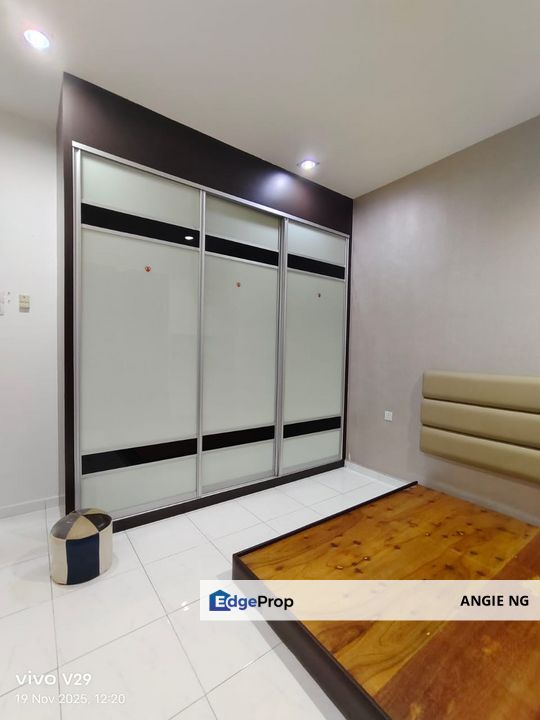 Double Storey Semi-detached Taman Evergreen Heights for sale gated & Guarded, Johor, Batu Pahat