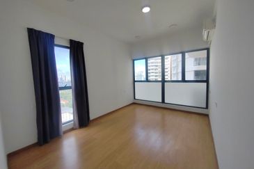 Baypoint @ Country Garden Danga Bay