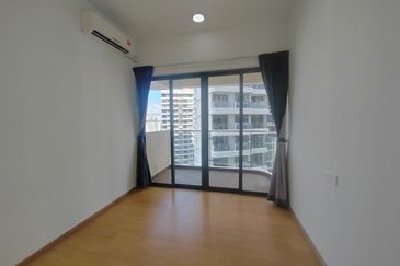 Baypoint @ Country Garden Danga Bay