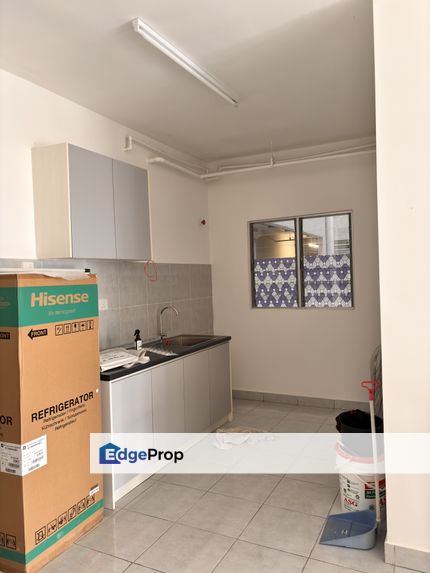 Puchong Idaman Bsp for rent with fridge , aircon x 3 rm1100, Selangor, Bandar Saujana Putra