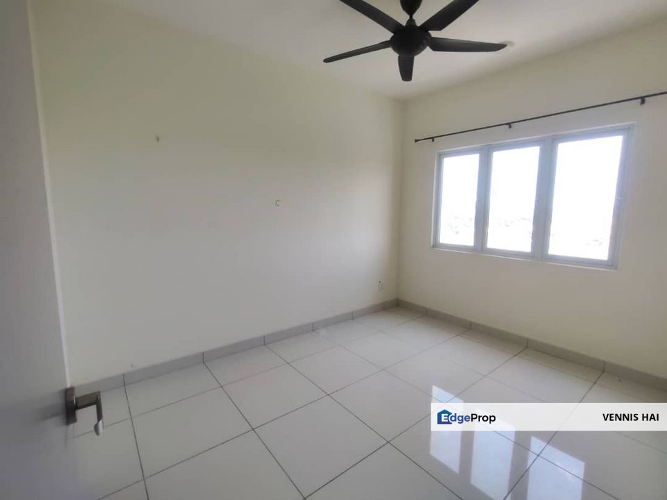 Puchong Koi Suite for rent come with kitchen cabinet, aircon and carpark  and water heater  downstair is super seven market, Selangor, Puchong