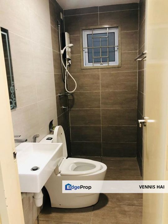 Puchong Koi Suite for rent come with kitchen cabinet, aircon and carpark  and water heater  downstair is super seven market, Selangor, Puchong