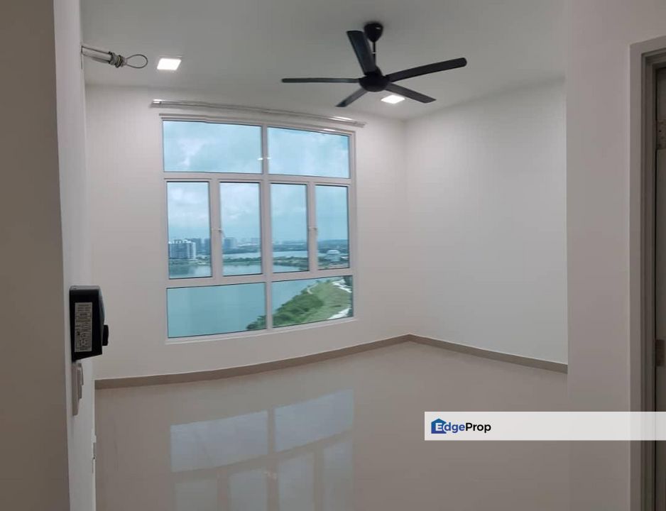 Puchong Saville d lake facing lake 4 room 2 bath with kitchen table top for rent , Selangor, Puchong