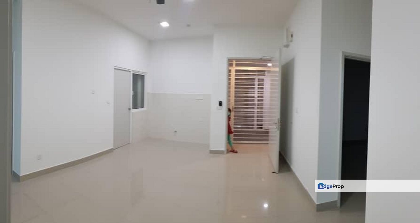 Puchong Saville d lake facing lake 4 room 2 bath with kitchen table top for rent , Selangor, Puchong