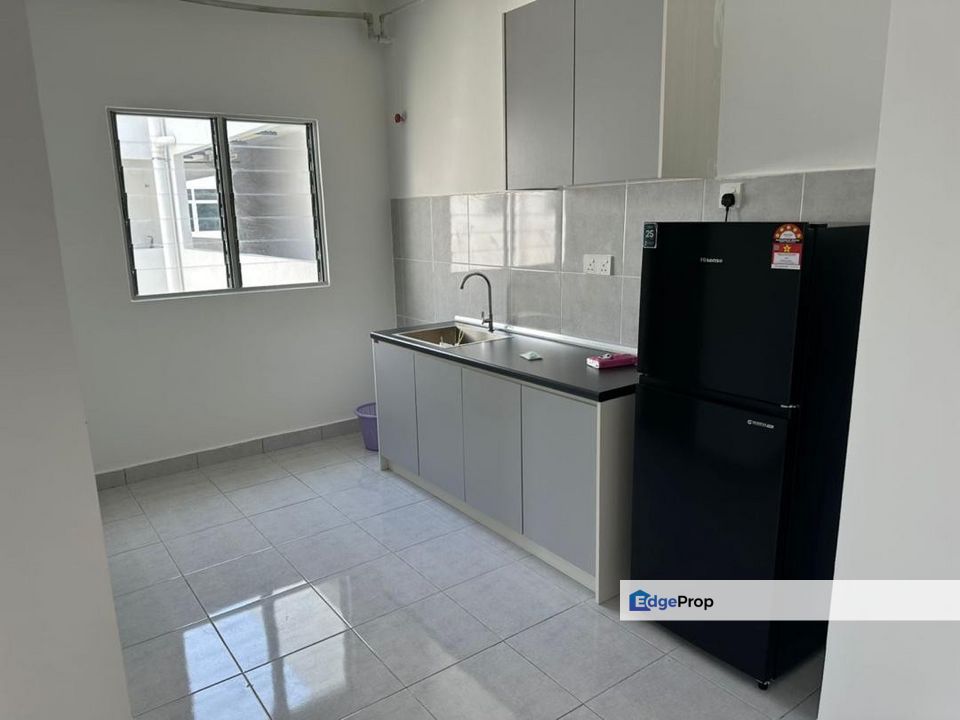 Puchong Idaman Bsp for rent with fridge , aircon x 3 rm1100, Selangor, Bandar Saujana Putra