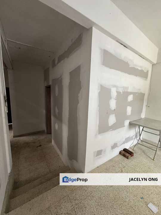 For Rent｜Taman Pelangi｜Corner Lot｜5+1R 3B｜Partial Furnished｜RM3000｜Big Land / Sublet OK, Johor, Johor Bahru