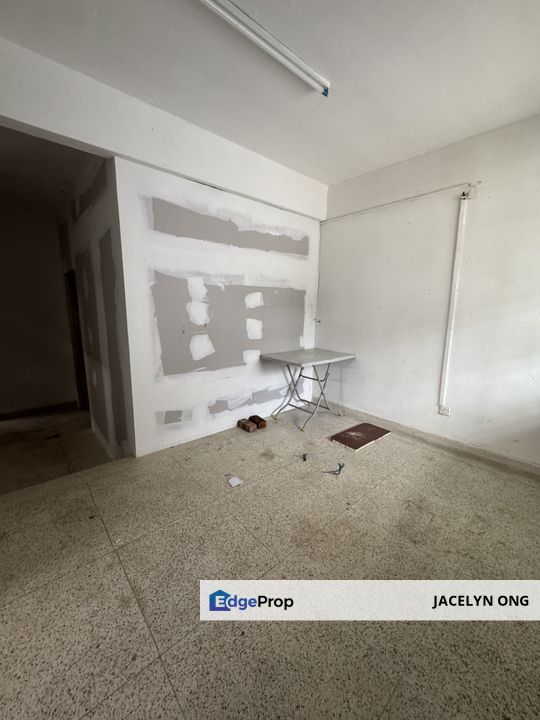 For Rent｜Taman Pelangi｜Corner Lot｜5+1R 3B｜Partial Furnished｜RM3000｜Big Land / Sublet OK, Johor, Johor Bahru