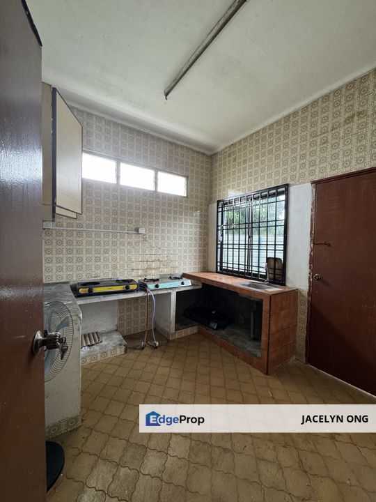 For Rent｜Taman Pelangi｜Corner Lot｜5+1R 3B｜Partial Furnished｜RM3000｜Big Land / Sublet OK, Johor, Johor Bahru