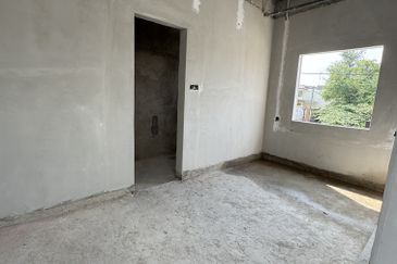 For Rent｜Taman Pelangi｜Corner Unit with Rooftop｜8 Aircond Bedrooms 10B｜RM8800｜Suitable for Nursery / Kindergarten