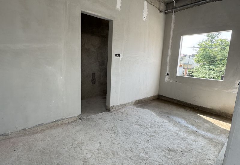 For Rent｜Taman Pelangi｜Corner Unit with Rooftop｜8 Aircond Bedrooms 10B｜RM8800｜Suitable for Nursery / Kindergarten