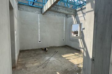 For Rent｜Taman Pelangi｜Corner Unit with Rooftop｜8 Aircond Bedrooms 10B｜RM8800｜Suitable for Nursery / Kindergarten