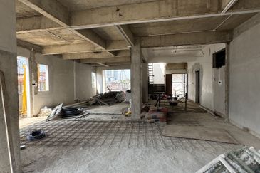 For Rent｜Taman Pelangi｜Corner Unit with Rooftop｜8 Aircond Bedrooms 10B｜RM8800｜Suitable for Nursery / Kindergarten