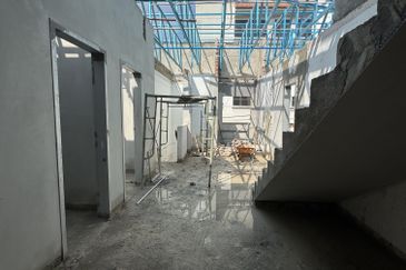 For Rent｜Taman Pelangi｜Corner Unit with Rooftop｜8 Aircond Bedrooms 10B｜RM8800｜Suitable for Nursery / Kindergarten