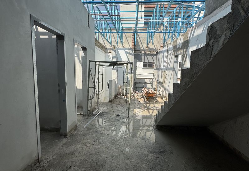 For Rent｜Taman Pelangi｜Corner Unit with Rooftop｜8 Aircond Bedrooms 10B｜RM8800｜Suitable for Nursery / Kindergarten