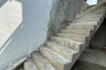 For Rent｜Taman Pelangi｜Corner Unit with Rooftop｜8 Aircond Bedrooms 10B｜RM8800｜Suitable for Nursery / Kindergarten