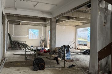 For Rent｜Taman Pelangi｜Corner Unit with Rooftop｜8 Aircond Bedrooms 10B｜RM8800｜Suitable for Nursery / Kindergarten