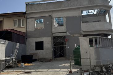 For Rent｜Taman Pelangi｜Corner Unit with Rooftop｜8 Aircond Bedrooms 10B｜RM8800｜Suitable for Nursery / Kindergarten