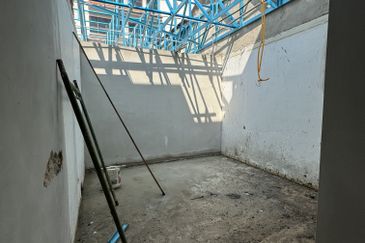 For Rent｜Taman Pelangi｜Corner Unit with Rooftop｜8 Aircond Bedrooms 10B｜RM8800｜Suitable for Nursery / Kindergarten