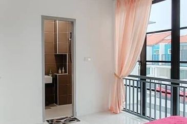 Bandar Dato Onn, Perjiranan 8