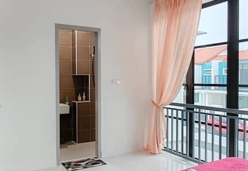 Bandar Dato Onn, Perjiranan 8