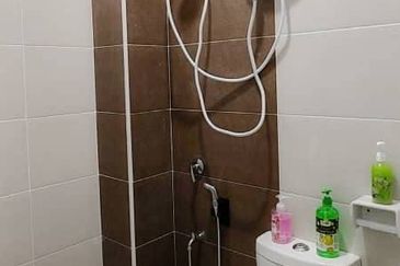 Bandar Dato Onn, Perjiranan 8