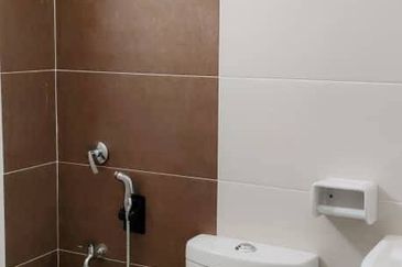 Bandar Dato Onn, Perjiranan 8