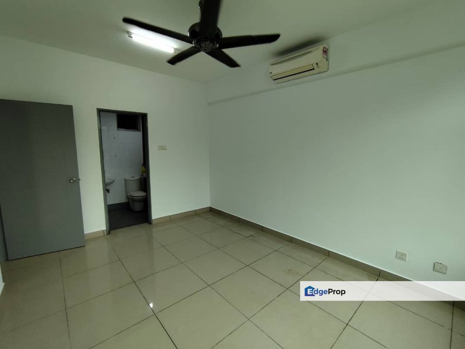 Eastbay Apartment | Full Loan | Freehold | 3R2B | RM375k (Below BV!), Johor, Masai