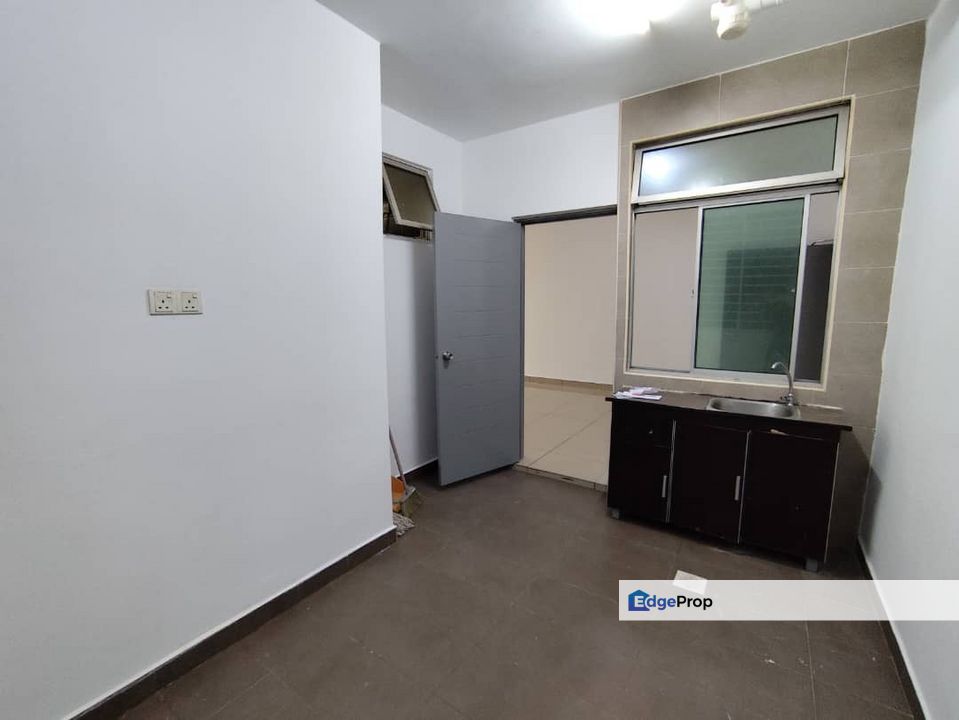 Eastbay Apartment | Full Loan | Freehold | 3R2B | RM375k (Below BV!), Johor, Masai