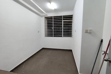 Eastbay Luxury Apartment