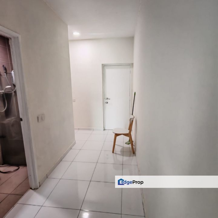 Dual Key Room @ Skyloft Bukit Indah | Private Bathroom | Good condition | good location, Johor, Johor Bahru