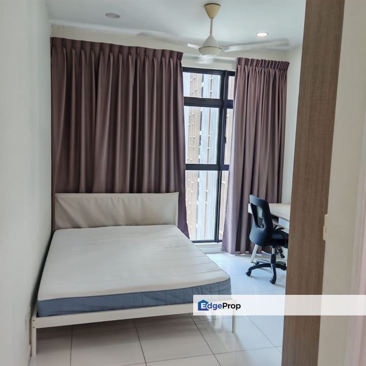 Dual Key Room @ Skyloft Bukit Indah | Private Bathroom | Good condition | good location, Johor, Johor Bahru