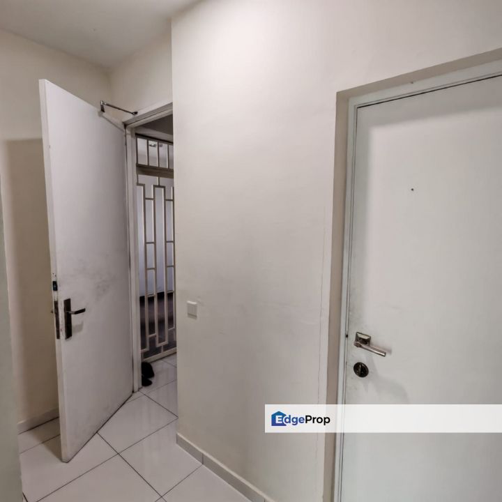 Dual Key Room @ Skyloft Bukit Indah | Private Bathroom | Good condition | good location, Johor, Johor Bahru