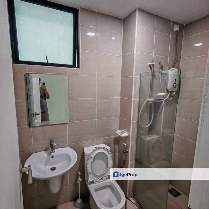 Dual Key Room @ Skyloft Bukit Indah | Private Bathroom | Good condition | good location, Johor, Johor Bahru