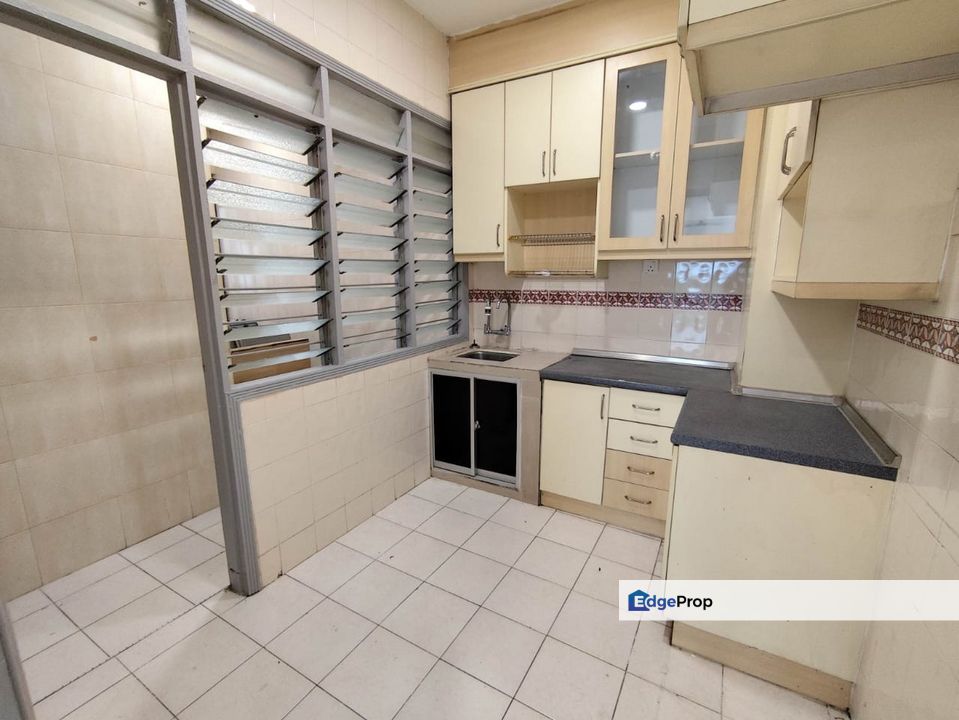 Skudai Villa Renovated Unit | 1,216 sqft | Freehold | Below RM350k, Johor, Skudai