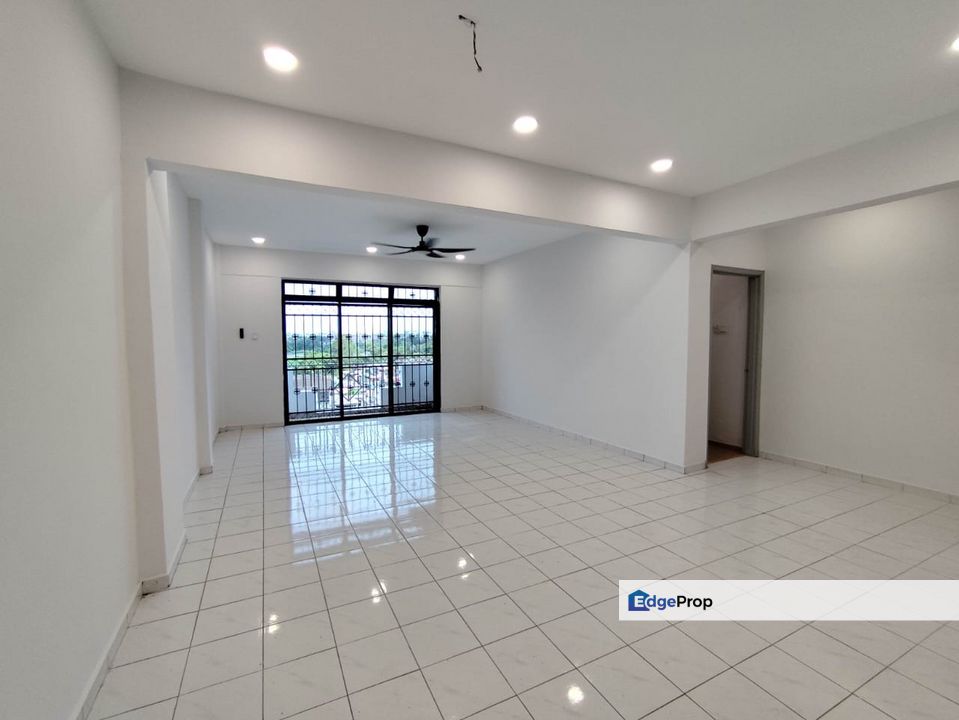 Skudai Villa Renovated Unit | 1,216 sqft | Freehold | Below RM350k, Johor, Skudai