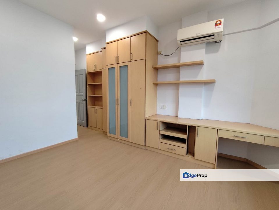 Skudai Villa Renovated Unit | 1,216 sqft | Freehold | Below RM350k, Johor, Skudai