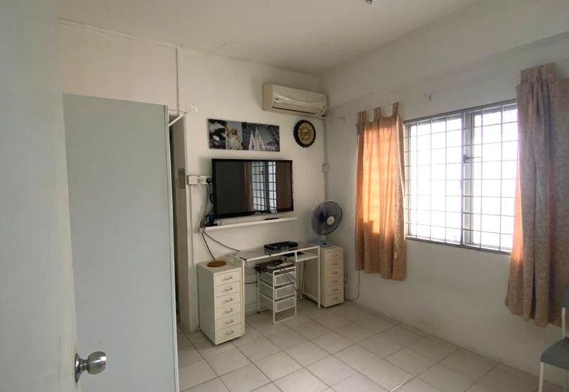 Limited Fully Funished Near MRT KTM House for RENT