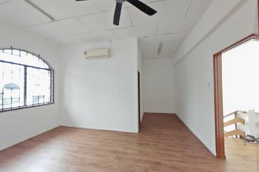 2 Storey @ Taman Bukit Mewah/ Tampoi/ 20 Min To CIQ