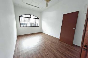 2 Storey @ Taman Bukit Mewah/ Tampoi/ 20 Min To CIQ