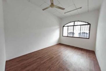 2 Storey @ Taman Bukit Mewah/ Tampoi/ 20 Min To CIQ